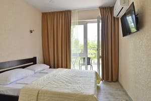 Отель REEF Hotel. Стандарт двухместный с балконом 1