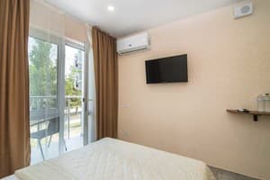 Отель REEF Hotel. Стандарт двухместный с балконом 7