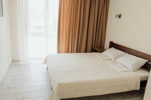Отель REEF Hotel. Стандарт двухместный с видом на сад 3