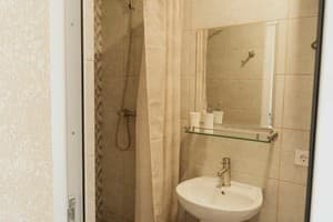 Отель REEF Hotel. Стандарт двухместный с видом на сад 9